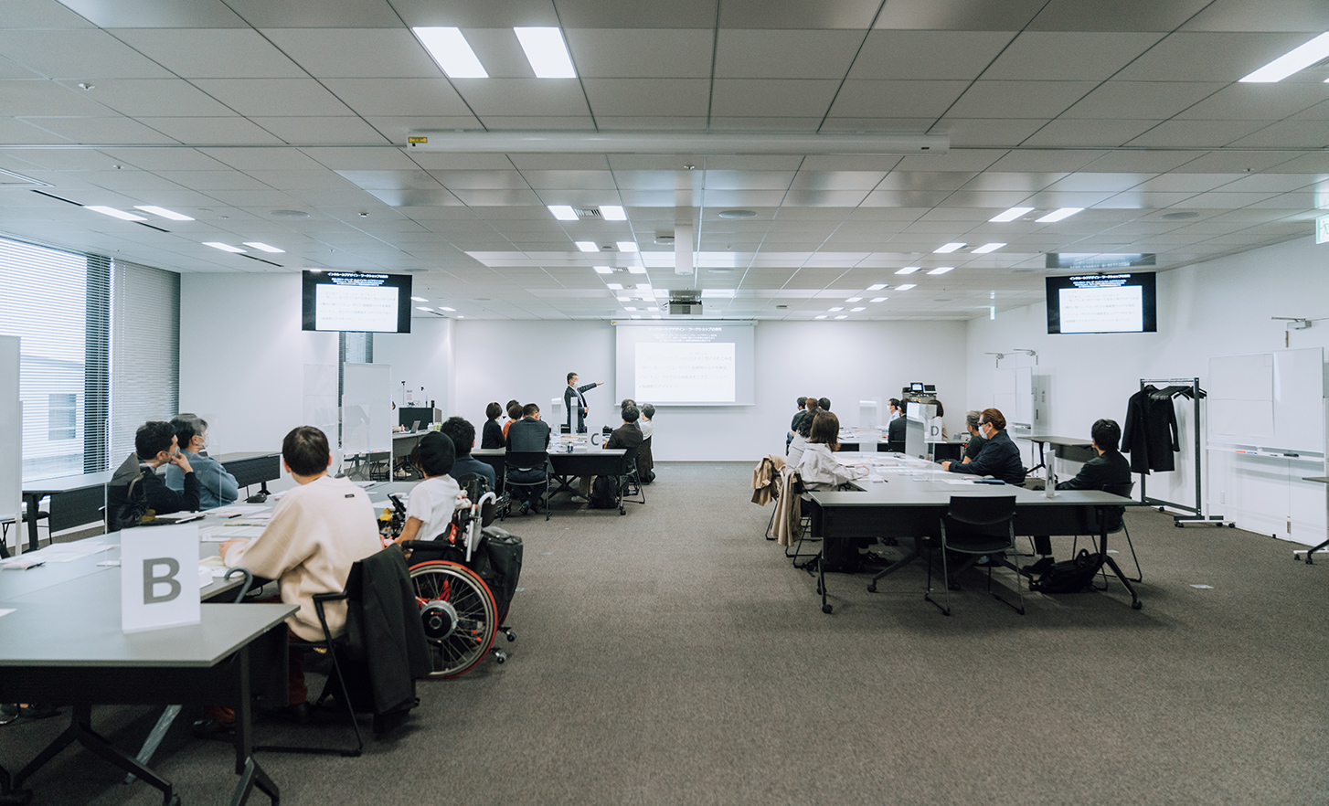 Employees are working on a workshop in a conference room