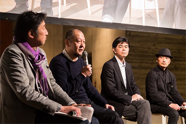 Photo of Yutaka Hasegawa speaking on stage