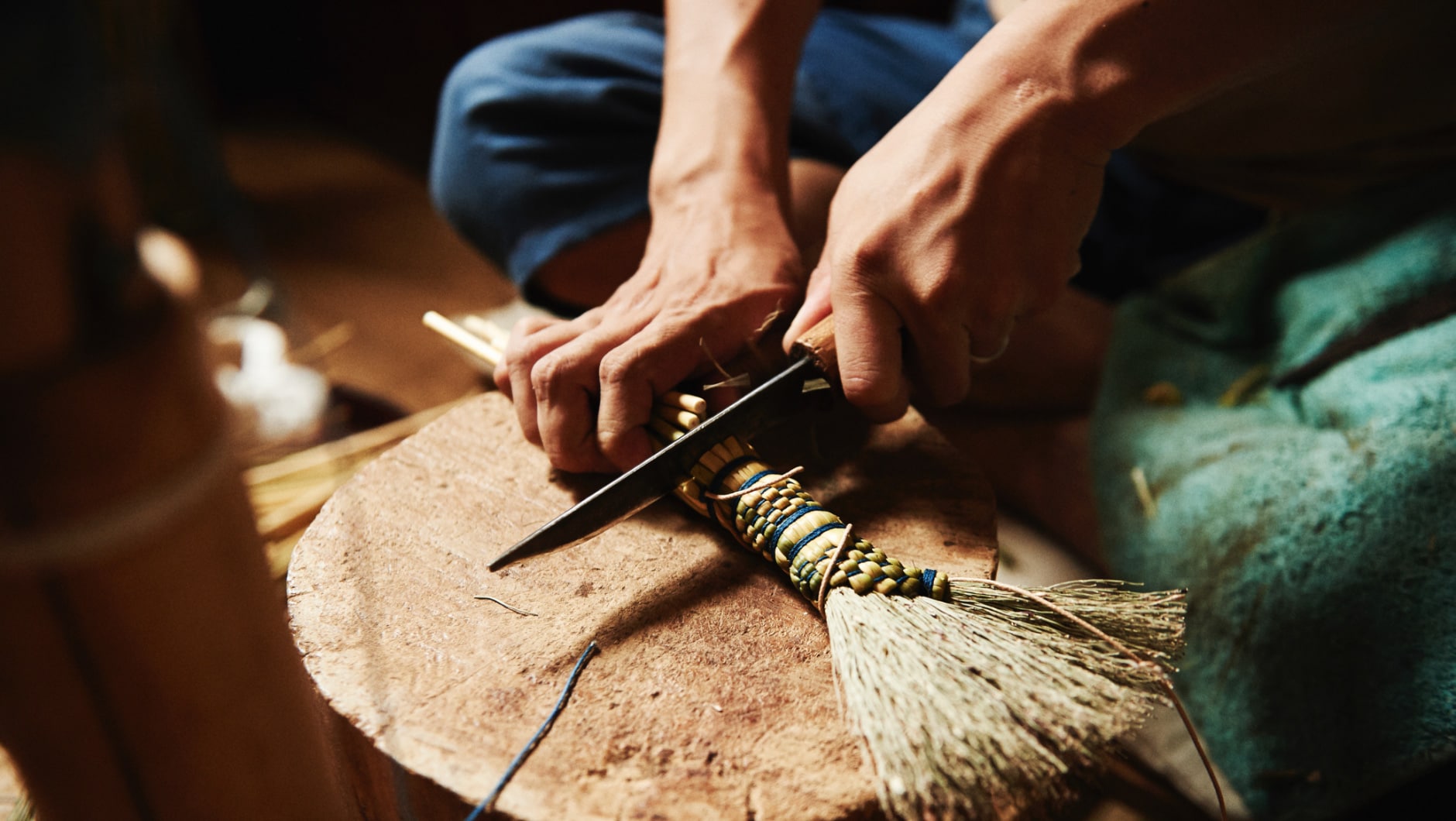 Photo of Yoshida crafting a Nakatsu broom