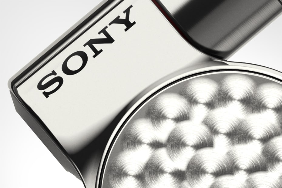 Photo of the Sony logot on the body