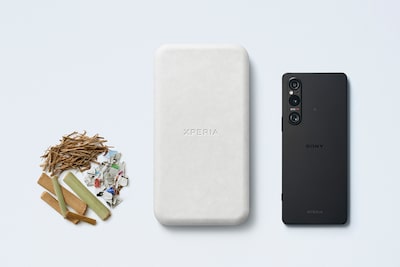 Image of XPERIA 1III with its package