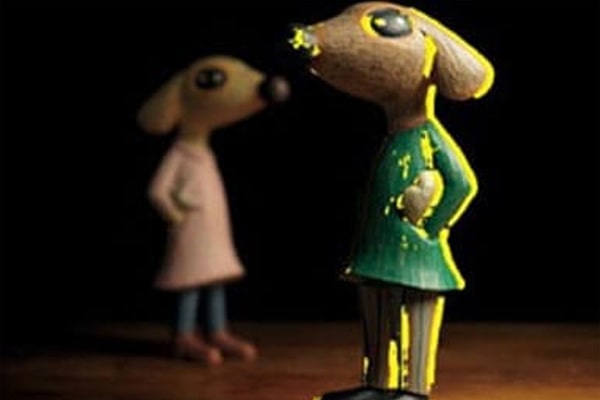 Image of two puppets on stage, with one in focus, to illustrate the Peaking function