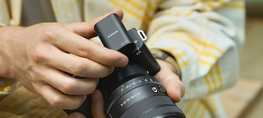 Usage image of the microphone receiver attached to the camera